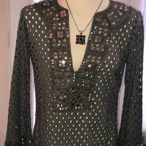 Studded v neck tunic top fits like a S/M